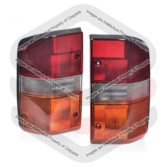 Tail Light AM (Wagon) Red White Amber Lens (SET LH+RH)