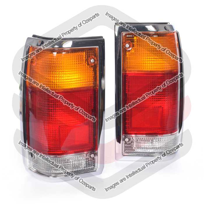 Tail Light Ute (Chrome Rim) (SET LH+RH)