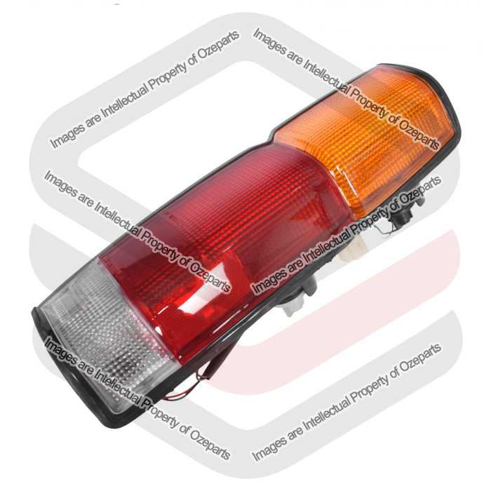 Tail Light AM (King Cab) 40cm (Red Lens in Middle)