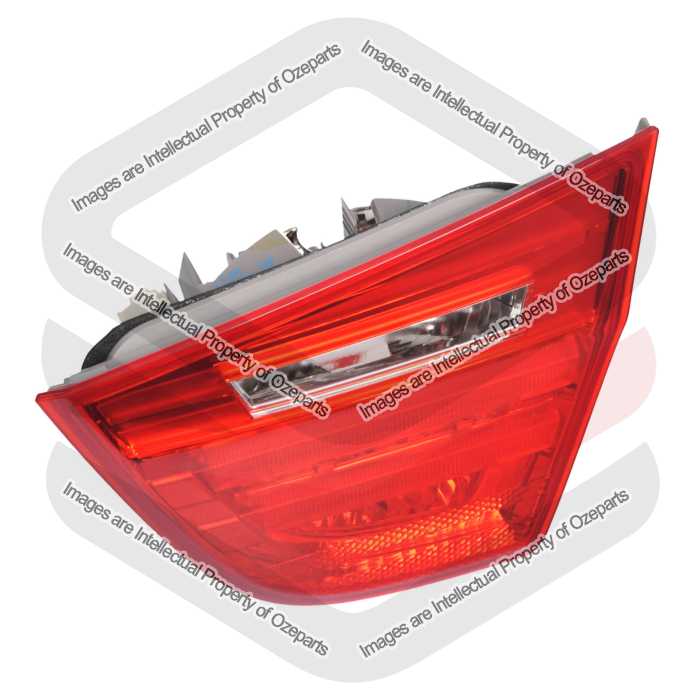 Rear Garnish AM (LED) (Without Globe Holder)
