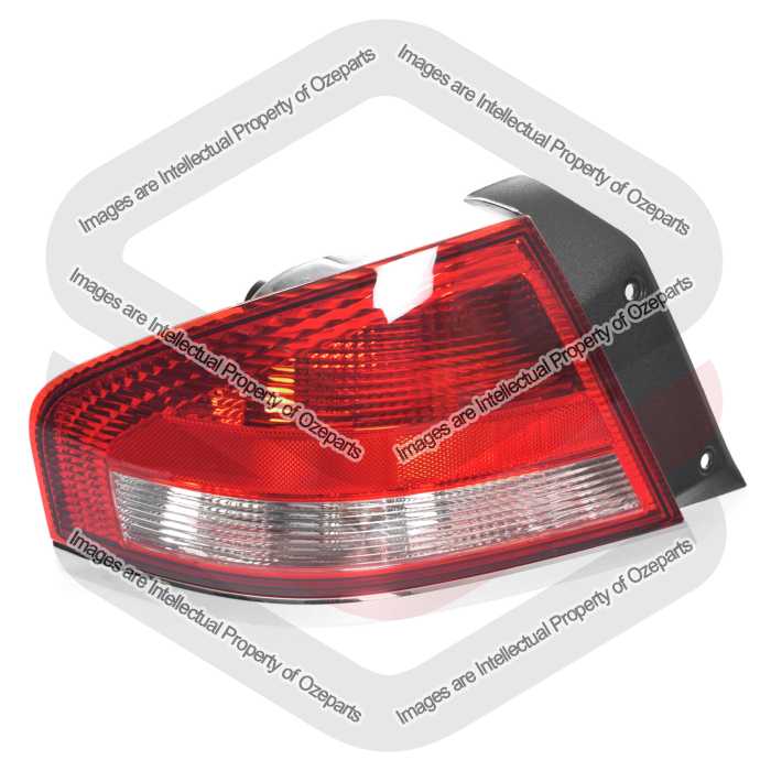 Tail Light AM Sedan (With Lower Chrome Mould)