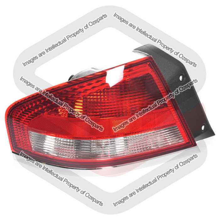 Tail Light AM Sedan (With Lower Chrome Mould)