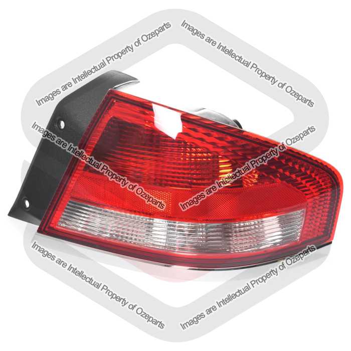 Tail Light AM Sedan (With Lower Chrome Mould)