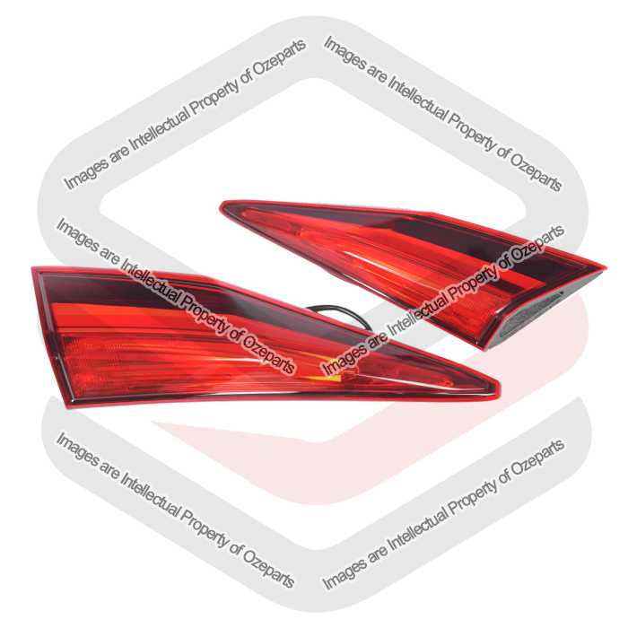 Rear Garnish AM Sedan (SET LH+RH)