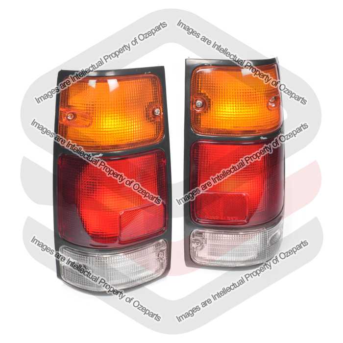 Tail Light Ute (Black Edge) (SET LH+RH)